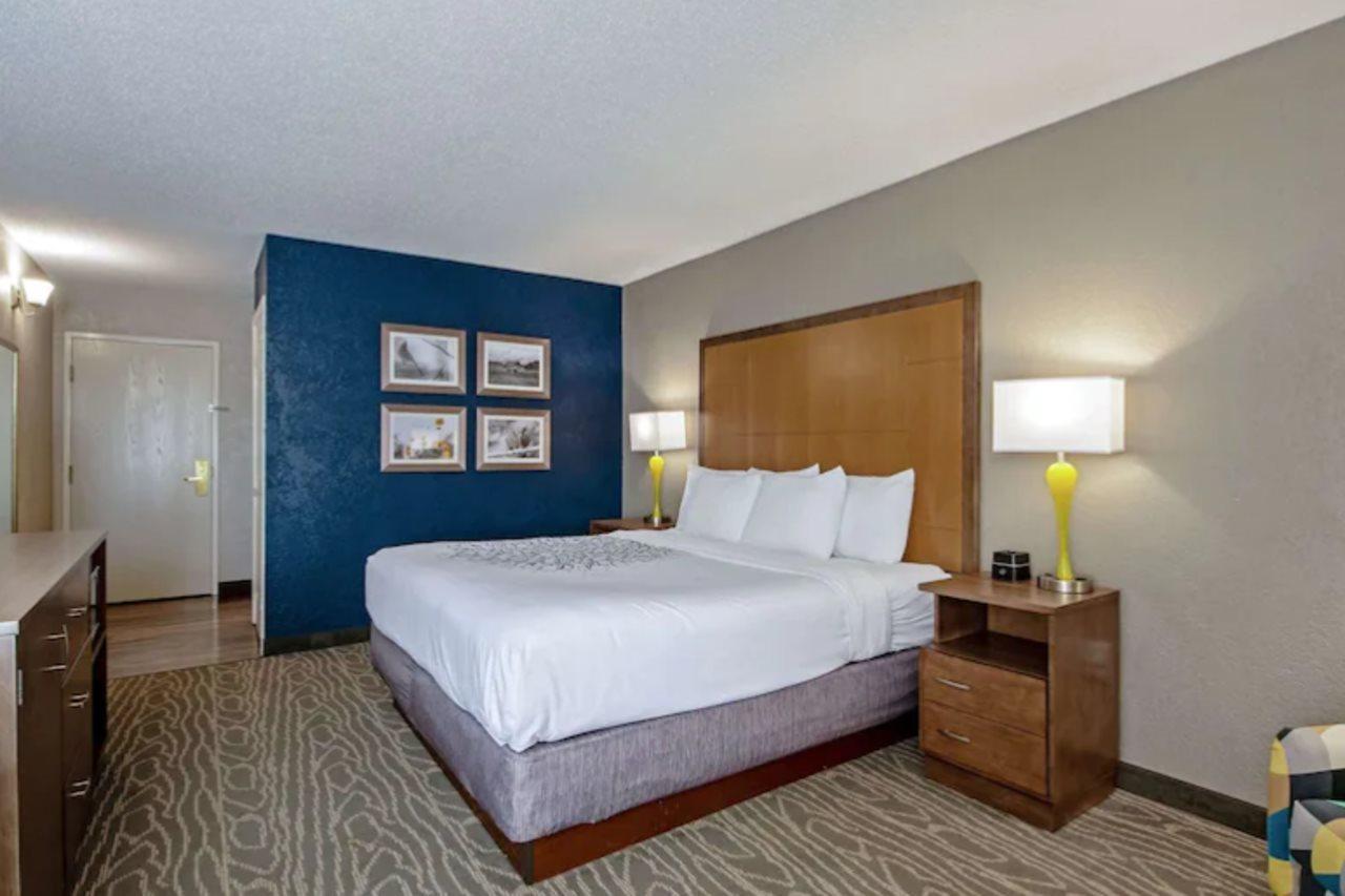 Comfort Inn & Suites Tipp City Dayton North I-75 Exterior photo