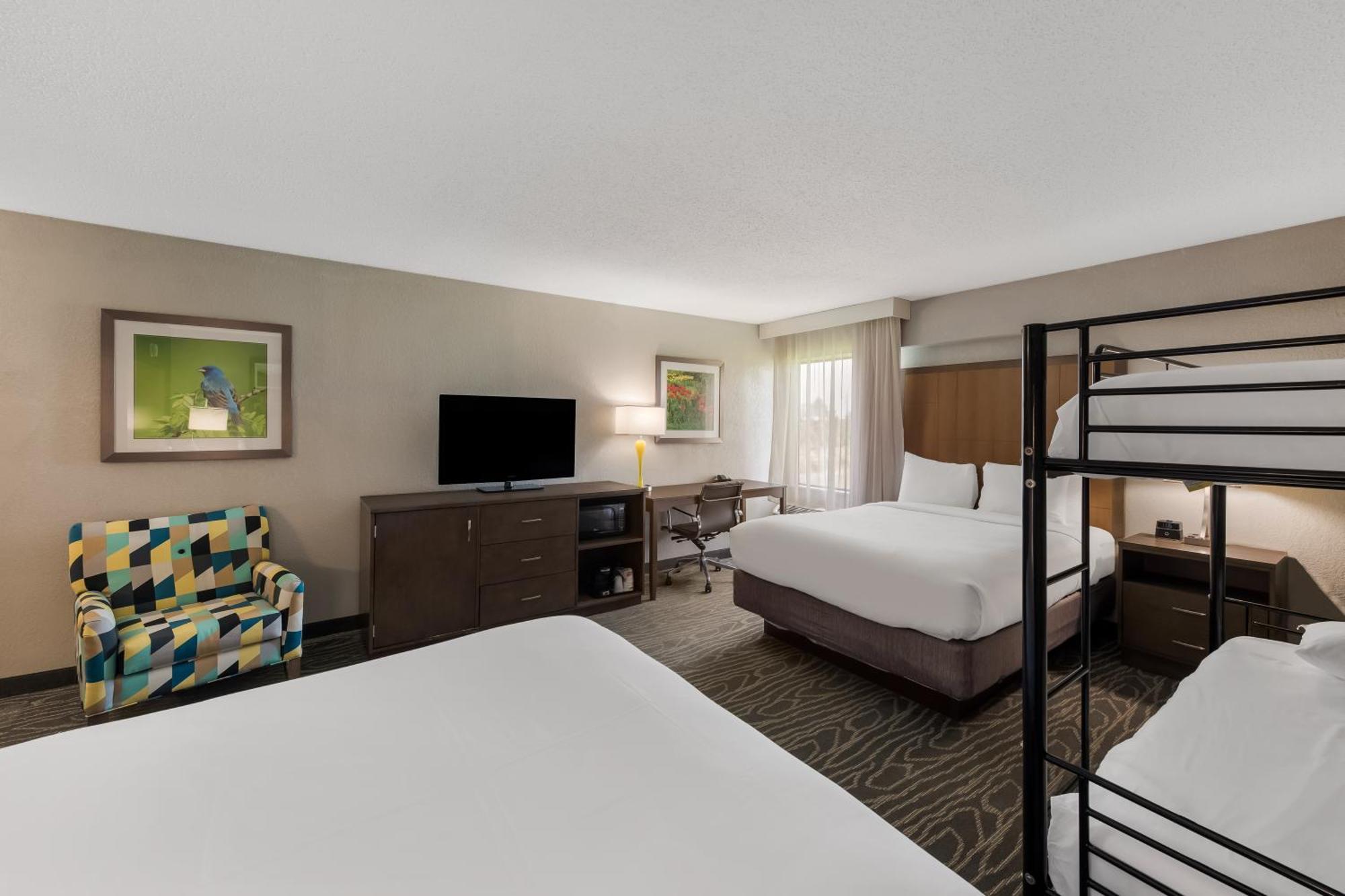 Comfort Inn & Suites Tipp City Dayton North I-75 Exterior photo